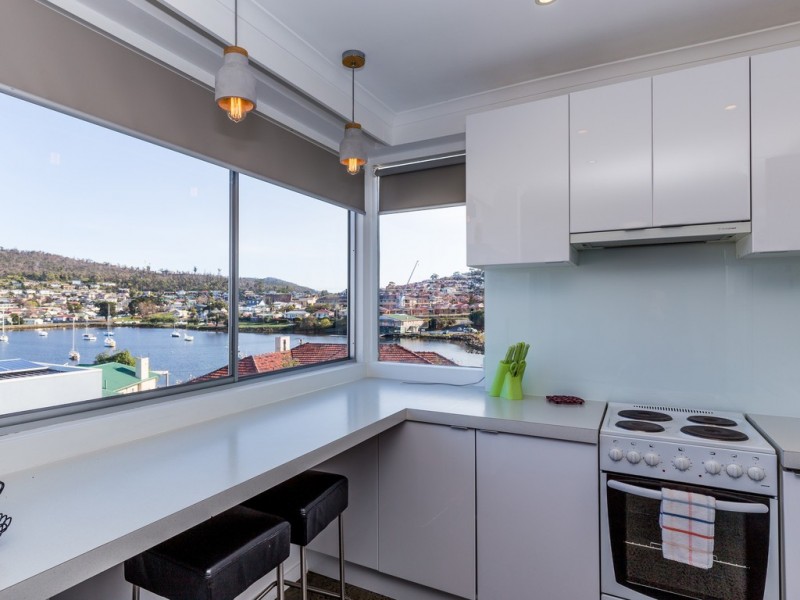 6/8 Ballawinnie Road, Lindisfarne TAS 7015