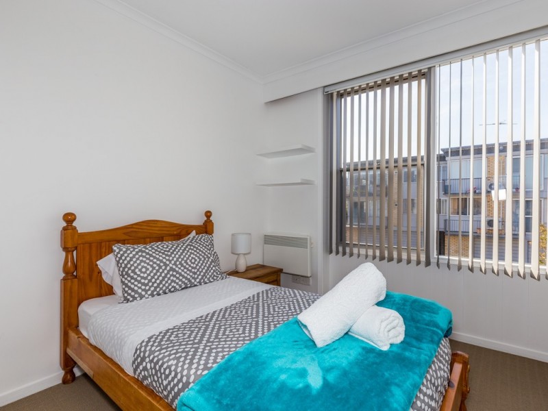 6/8 Ballawinnie Road, Lindisfarne TAS 7015