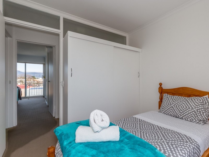 6/8 Ballawinnie Road, Lindisfarne TAS 7015