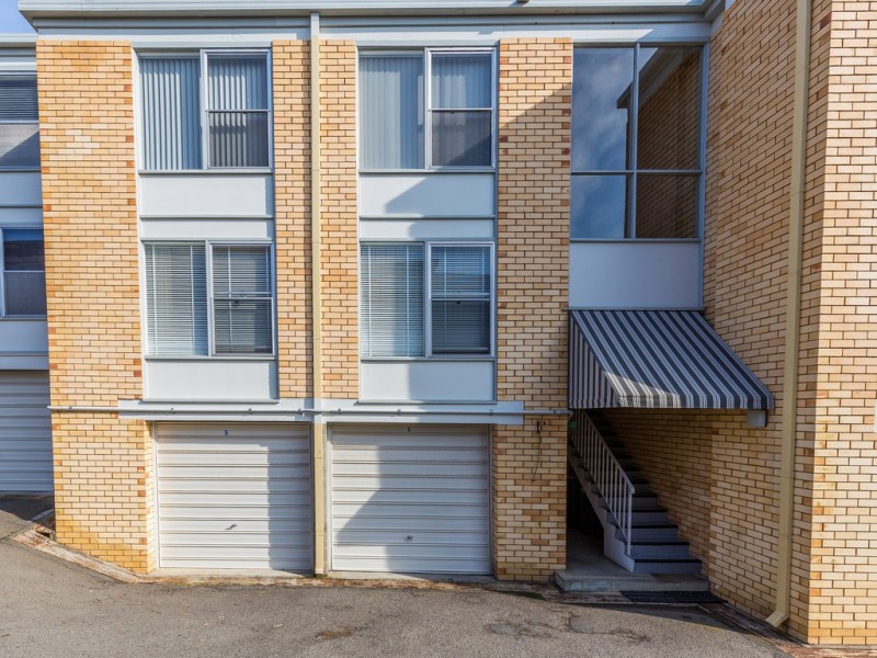 6/8 Ballawinnie Road, Lindisfarne TAS 7015