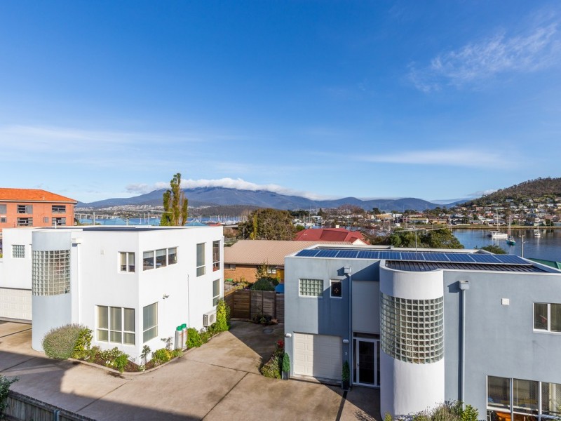 6/8 Ballawinnie Road, Lindisfarne TAS 7015