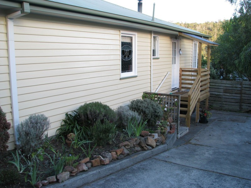 37 Derwent Avenue, Geilston Bay TAS 7015