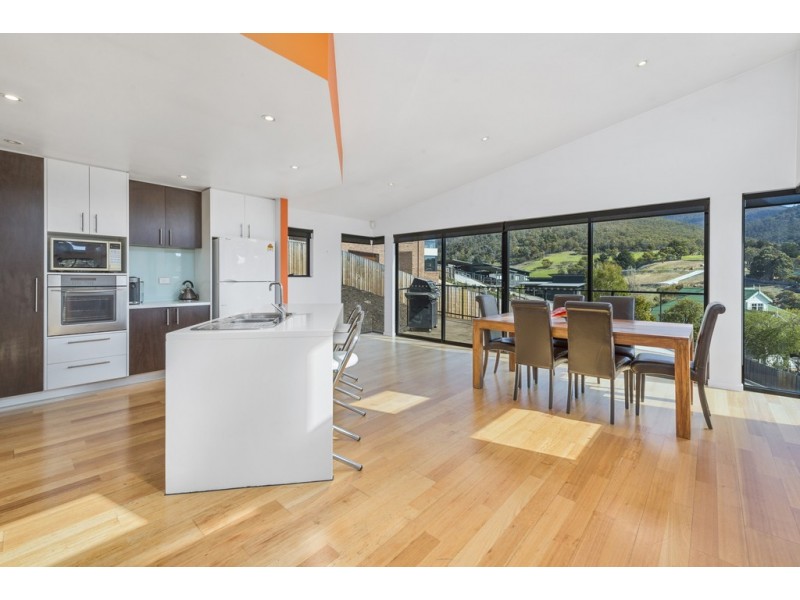24 Shirley Boulevard, Lenah Valley TAS 7008
