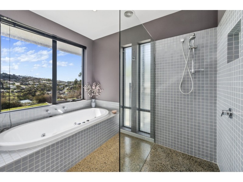 24 Shirley Boulevard, Lenah Valley TAS 7008