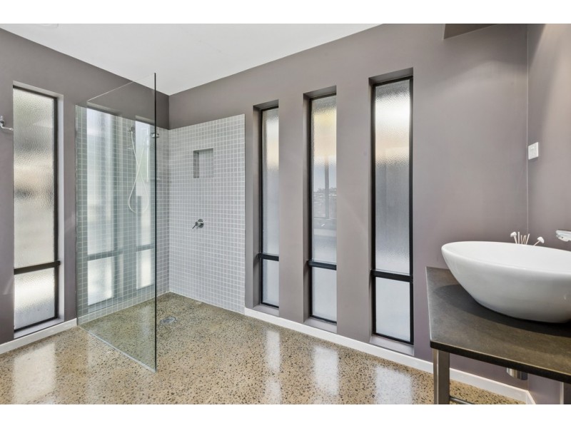 24 Shirley Boulevard, Lenah Valley TAS 7008