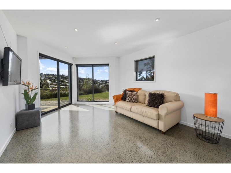 24 Shirley Boulevard, Lenah Valley TAS 7008