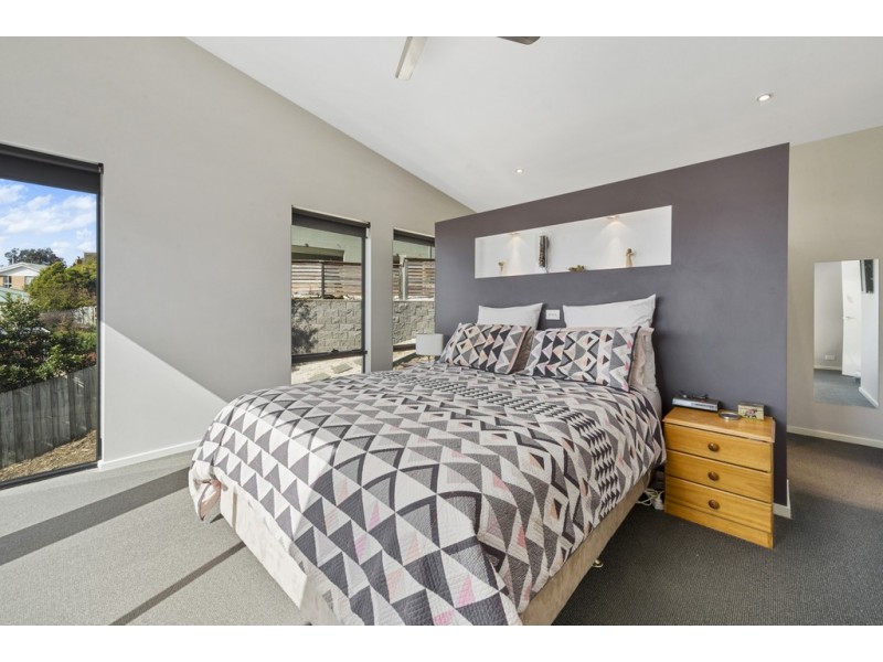 24 Shirley Boulevard, Lenah Valley TAS 7008