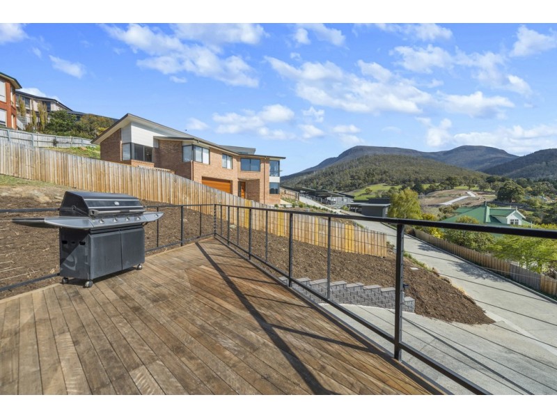 24 Shirley Boulevard, Lenah Valley TAS 7008