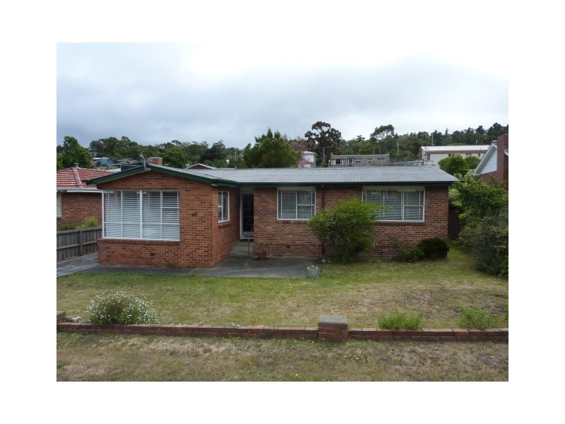 42 Henley Street, Lindisfarne TAS 7015