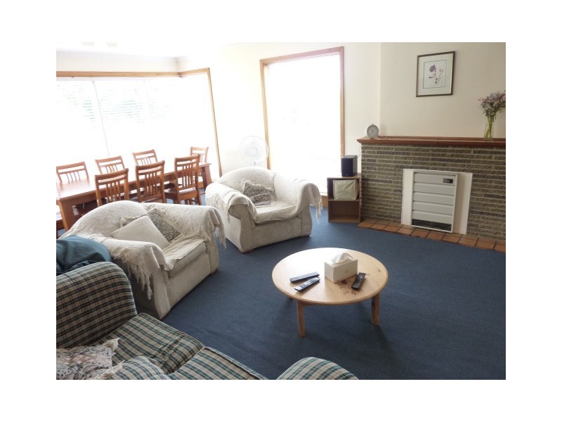 42 Henley Street, Lindisfarne TAS 7015