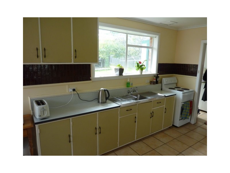 42 Henley Street, Lindisfarne TAS 7015
