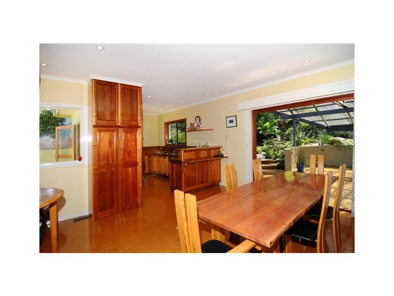 152 Derwent Avenue, Lindisfarne TAS 7015