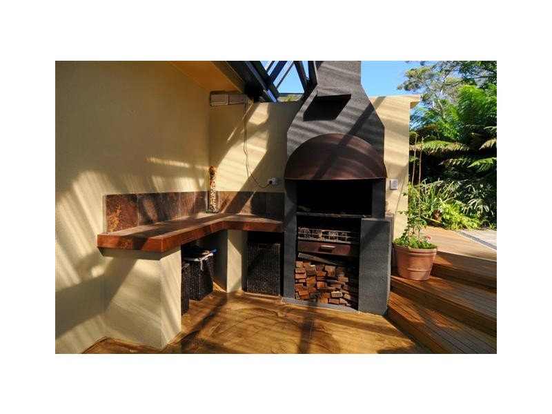 152 Derwent Avenue, Lindisfarne TAS 7015