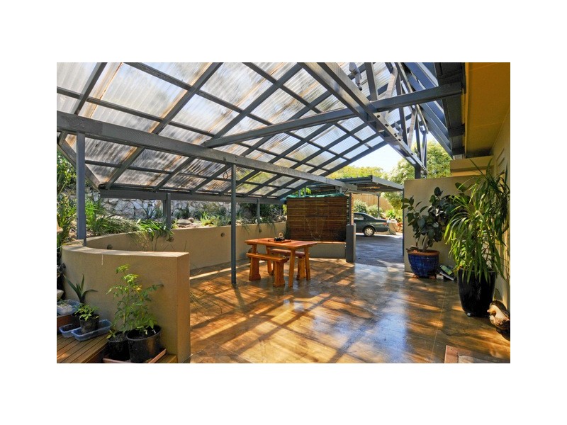 152 Derwent Avenue, Lindisfarne TAS 7015