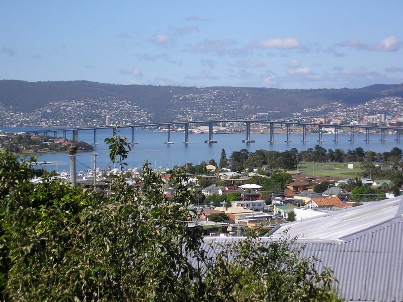 10 Malunna Road, Lindisfarne TAS 7015