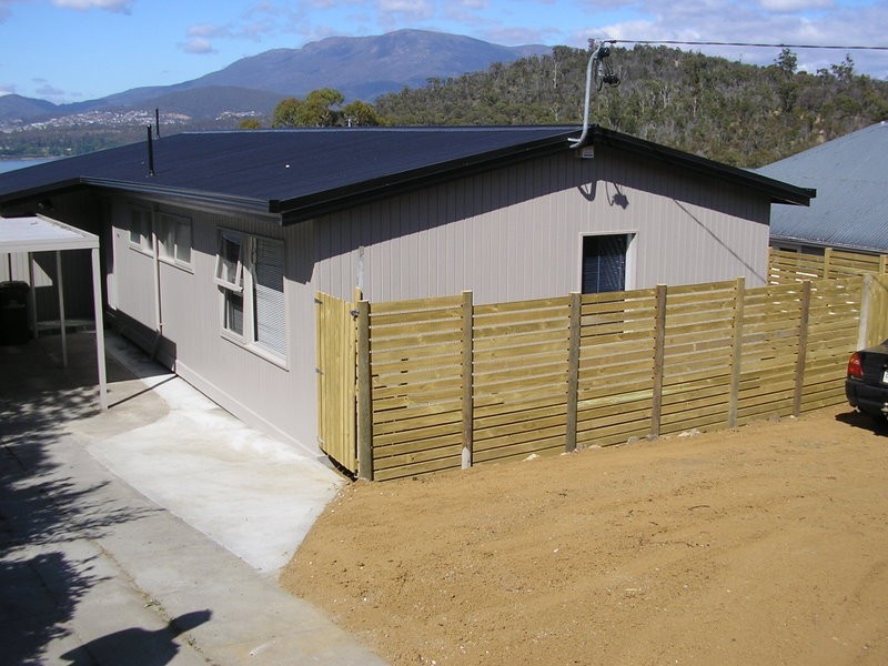 10 Malunna Road, Lindisfarne TAS 7015