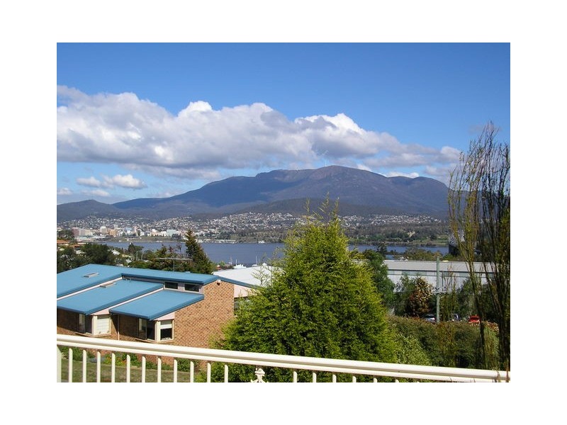 24 Loinah Crescent, Montagu Bay TAS 7018