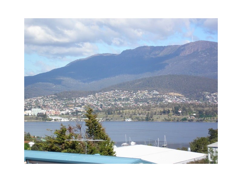 24 Loinah Crescent, Montagu Bay TAS 7018
