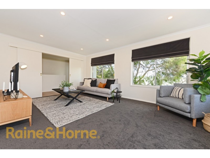 17 Elwood Drive, Lindisfarne TAS 7015