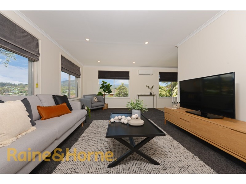 17 Elwood Drive, Lindisfarne TAS 7015
