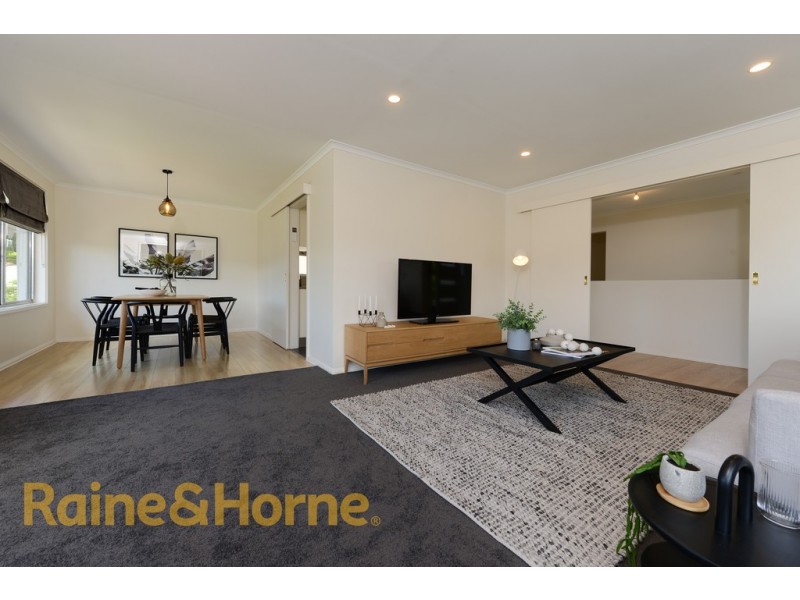 17 Elwood Drive, Lindisfarne TAS 7015