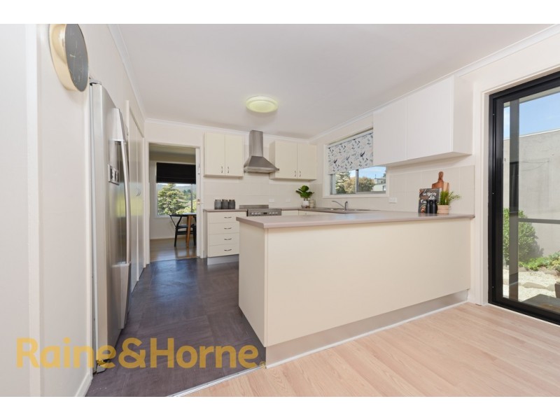 17 Elwood Drive, Lindisfarne TAS 7015