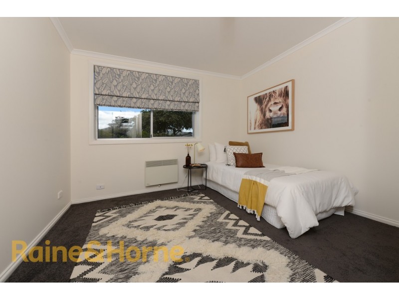 17 Elwood Drive, Lindisfarne TAS 7015