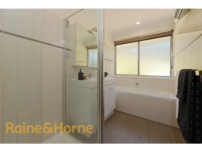 17 Elwood Drive, Lindisfarne TAS 7015