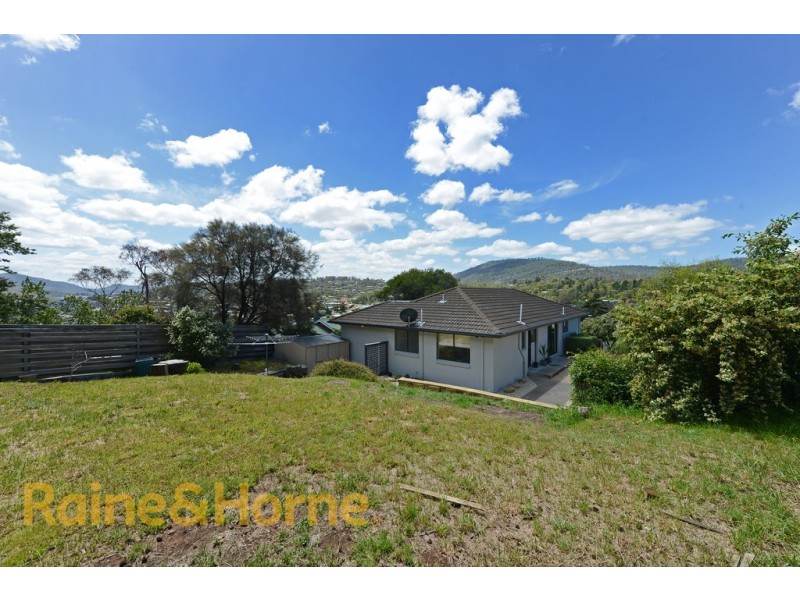 17 Elwood Drive, Lindisfarne TAS 7015