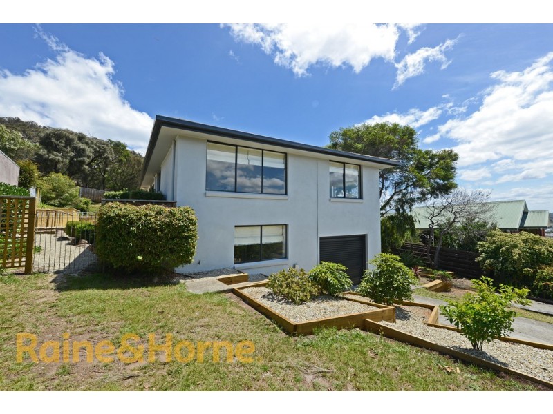 17 Elwood Drive, Lindisfarne TAS 7015