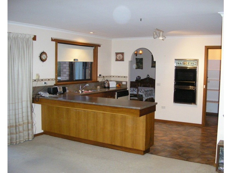 8 Silwood Avenue, Howrah TAS 7018