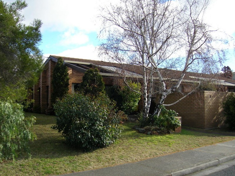 8 Silwood Avenue, Howrah TAS 7018