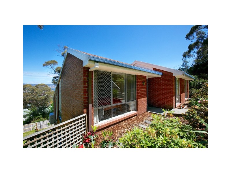 15 Karoola Crescent, Lindisfarne TAS 7015
