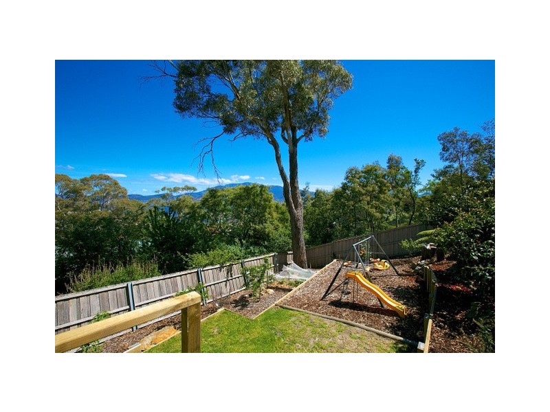 15 Karoola Crescent, Lindisfarne TAS 7015