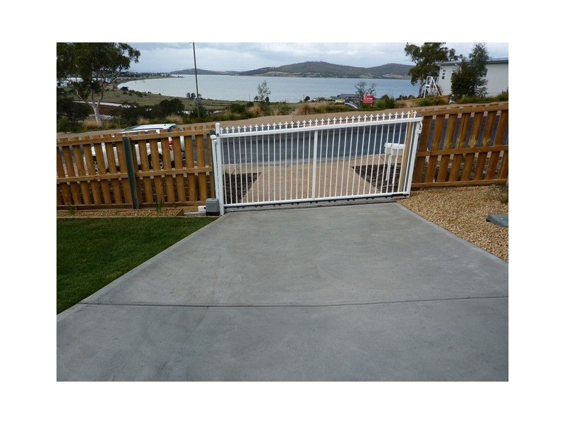 1/172 Tollard Drive, Rokeby TAS 7019