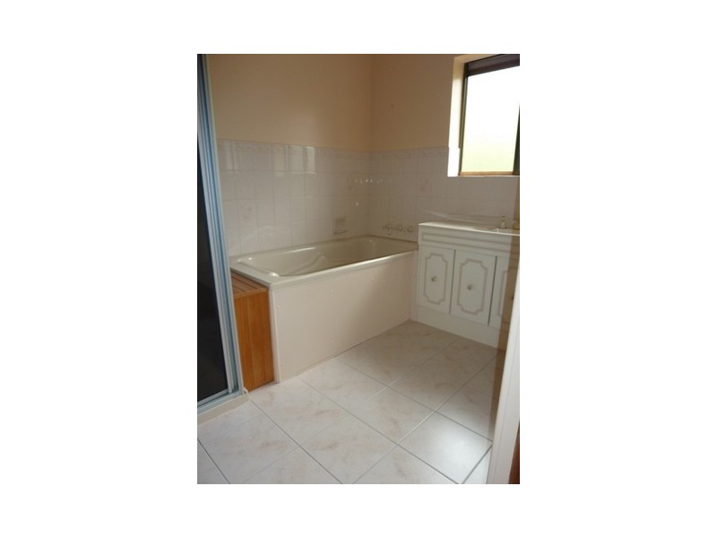 73 Lincoln Street, Lindisfarne TAS 7015