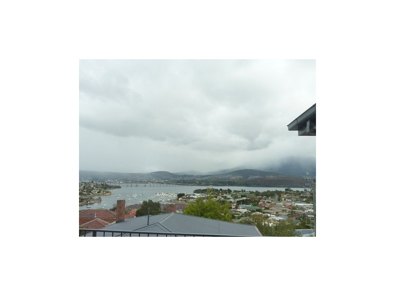 73 Lincoln Street, Lindisfarne TAS 7015