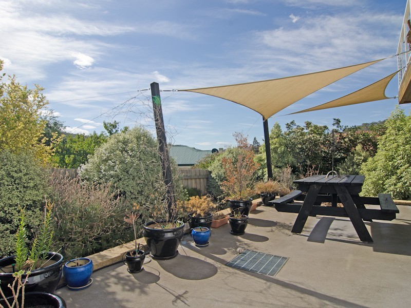 2/6  Ballawinnie Road, Lindisfarne TAS 7015