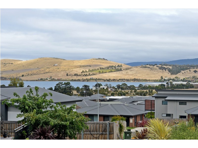 2-95 Oakdowns Parade, Oakdowns TAS 7019