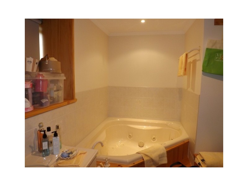9 Merindah Street, Howrah TAS 7018
