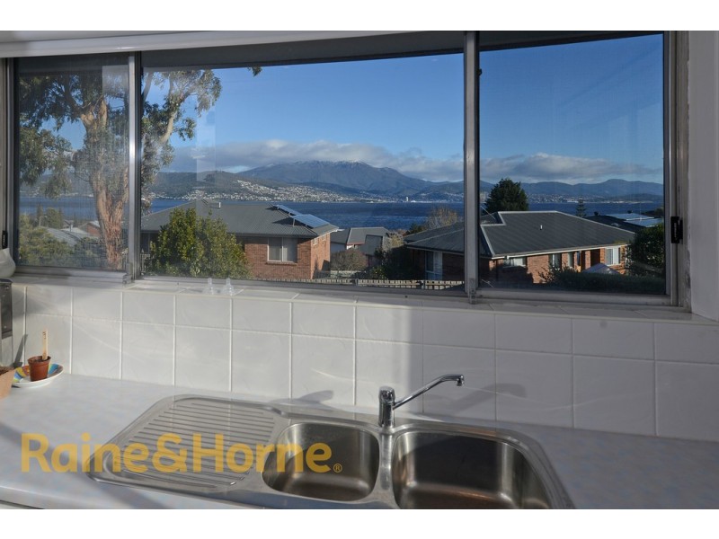 911 OCEANA DRIVE, Tranmere TAS 7018