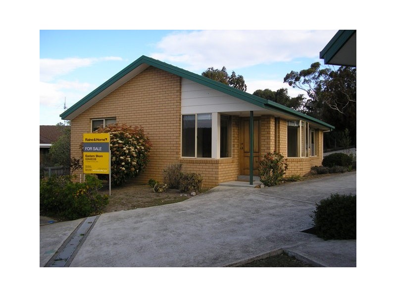 1 and 2/19 Croesus Court, Lindisfarne TAS 7015