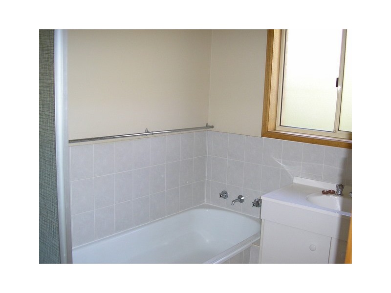 1 and 2/19 Croesus Court, Lindisfarne TAS 7015