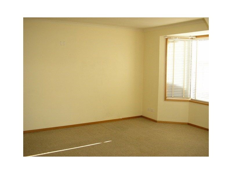 1 and 2/19 Croesus Court, Lindisfarne TAS 7015