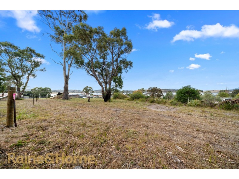 8B Barton Avenue, Triabunna TAS 7190