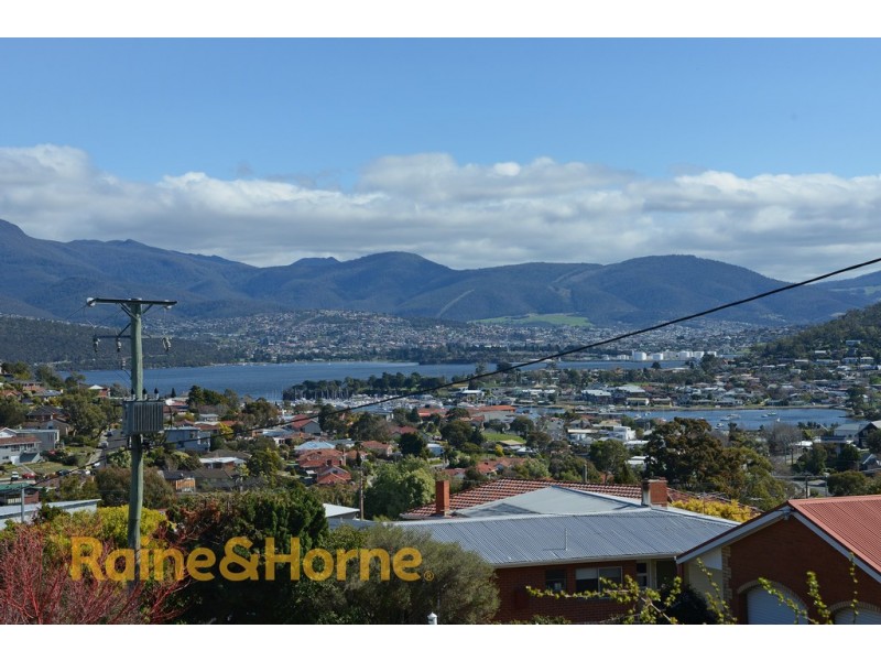 14 Kent Street, Lindisfarne TAS 7015