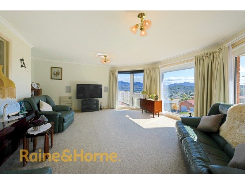 14 Kent Street, Lindisfarne TAS 7015