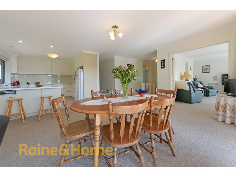 14 Kent Street, Lindisfarne TAS 7015