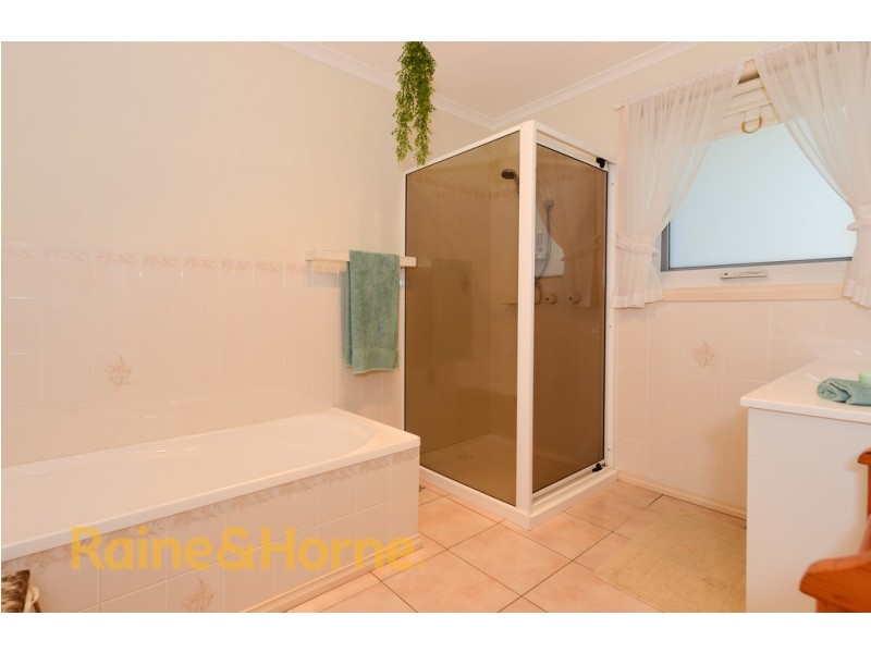 14 Kent Street, Lindisfarne TAS 7015