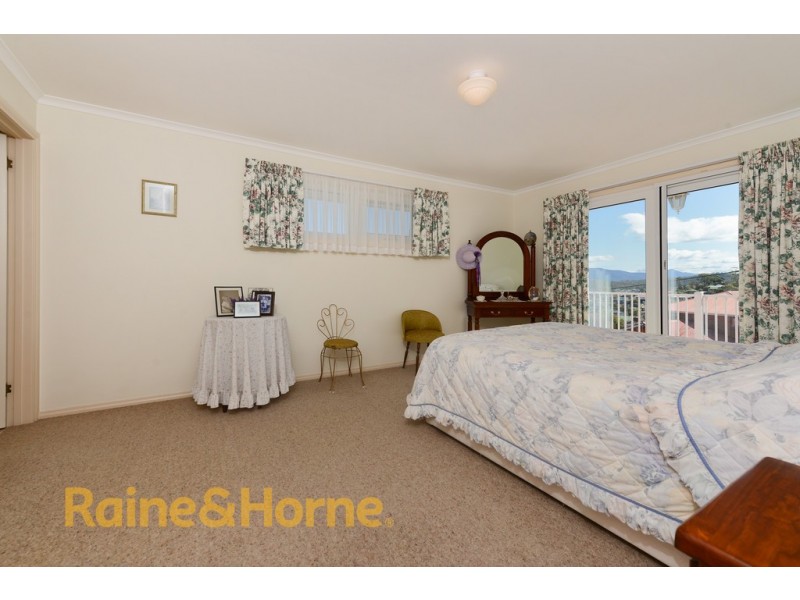 14 Kent Street, Lindisfarne TAS 7015
